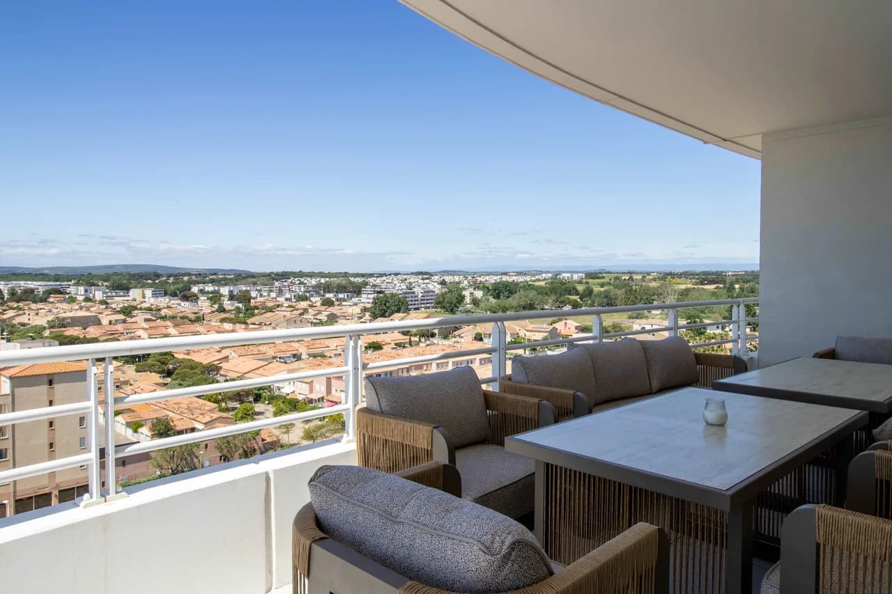 Beachfront Duplex w/ Private Spa & Sea Views photo 4
