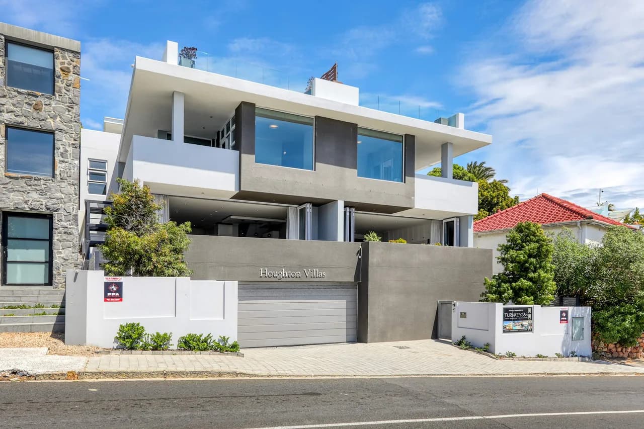 Beachfront Six Bedroom Villa in Camps Bay, Cape Town, Foto 2