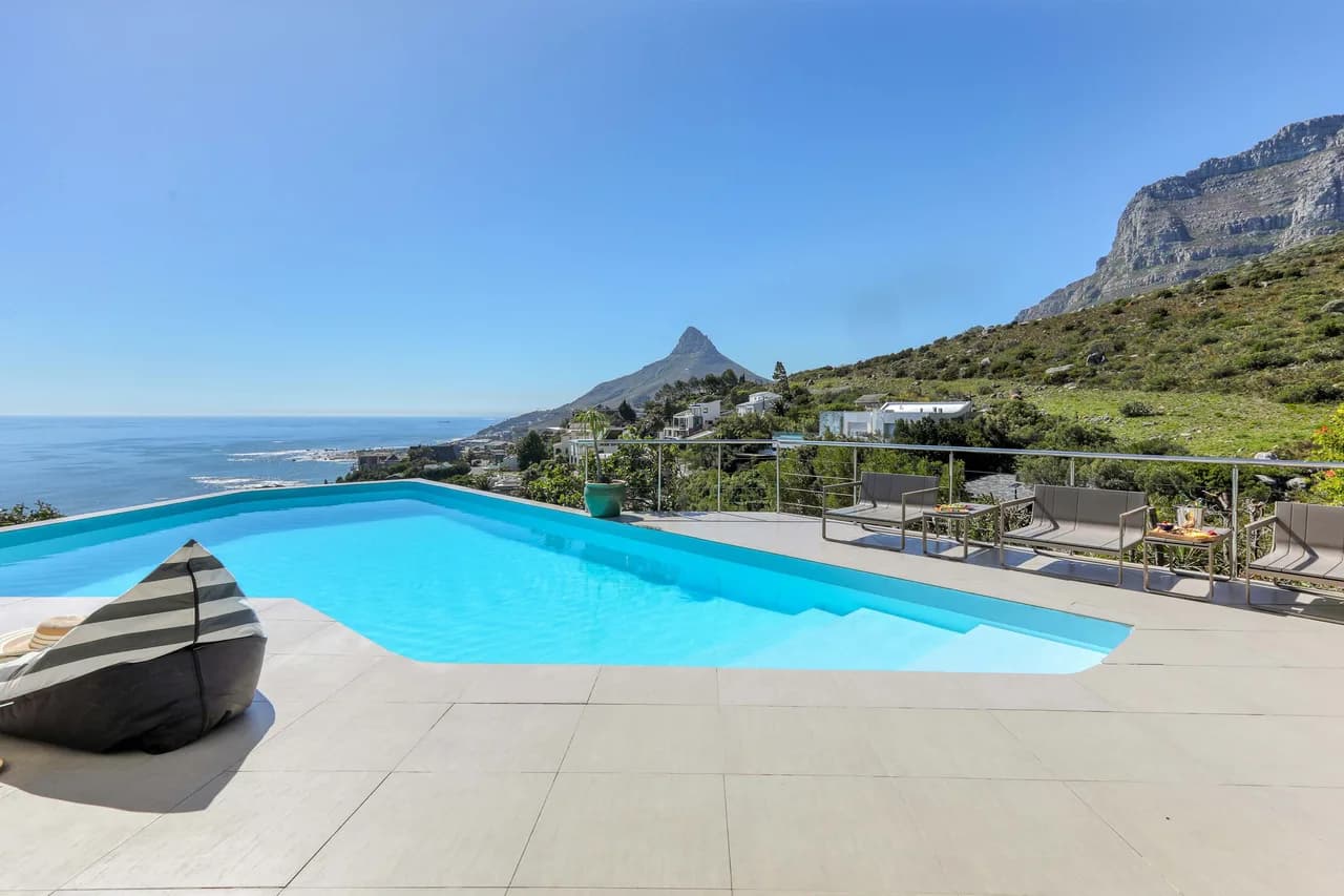 Tropical Oasis Five-Bedroom Villa in Camps Bay, Foto 3