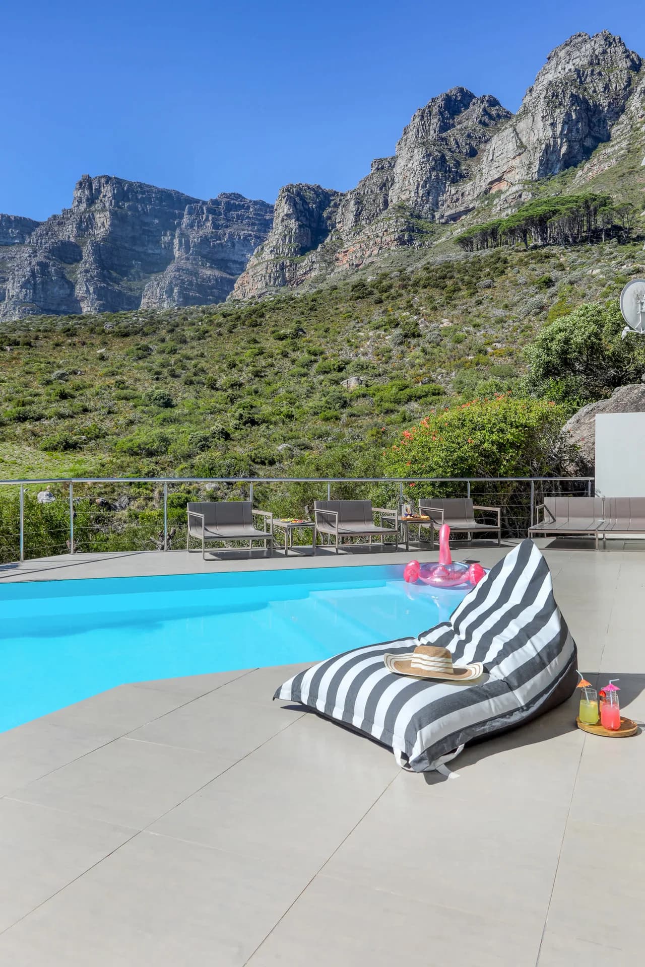 Tropical Oasis Five-Bedroom Villa in Camps Bay, Foto 5