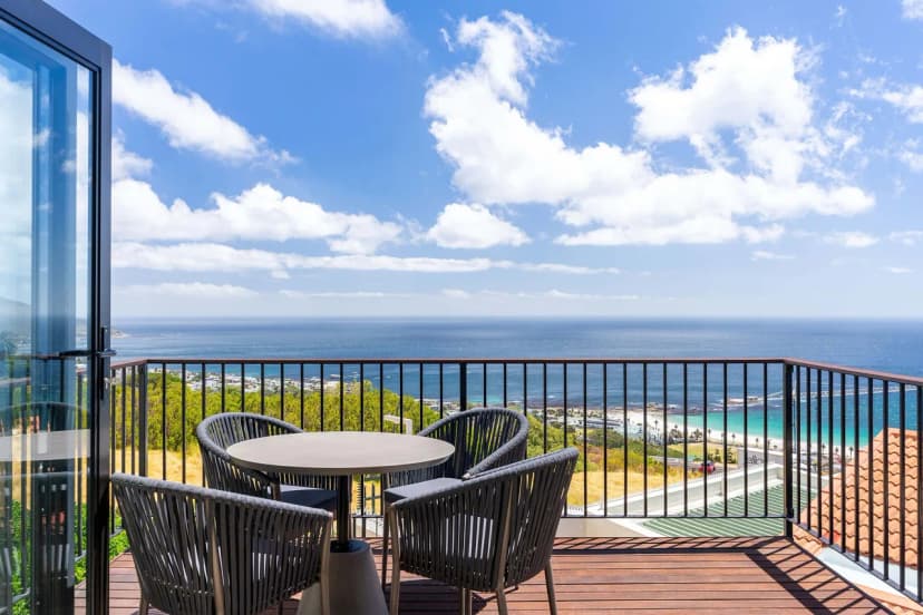 Modern Townhouse, Ocean Views - Camps Bay Nest