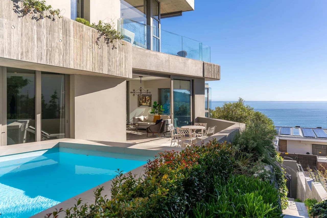 Ocean View Three-Bedroom Apartment in Cape Town photo 3