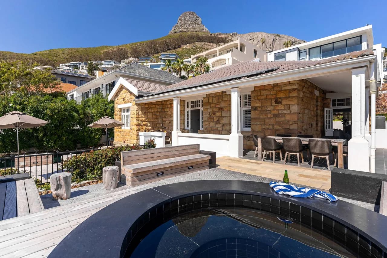 City View Villa in Fresnaye Cape Town