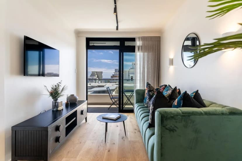 Location, Luxury, Sea Point, Views -Topaz Views Apt