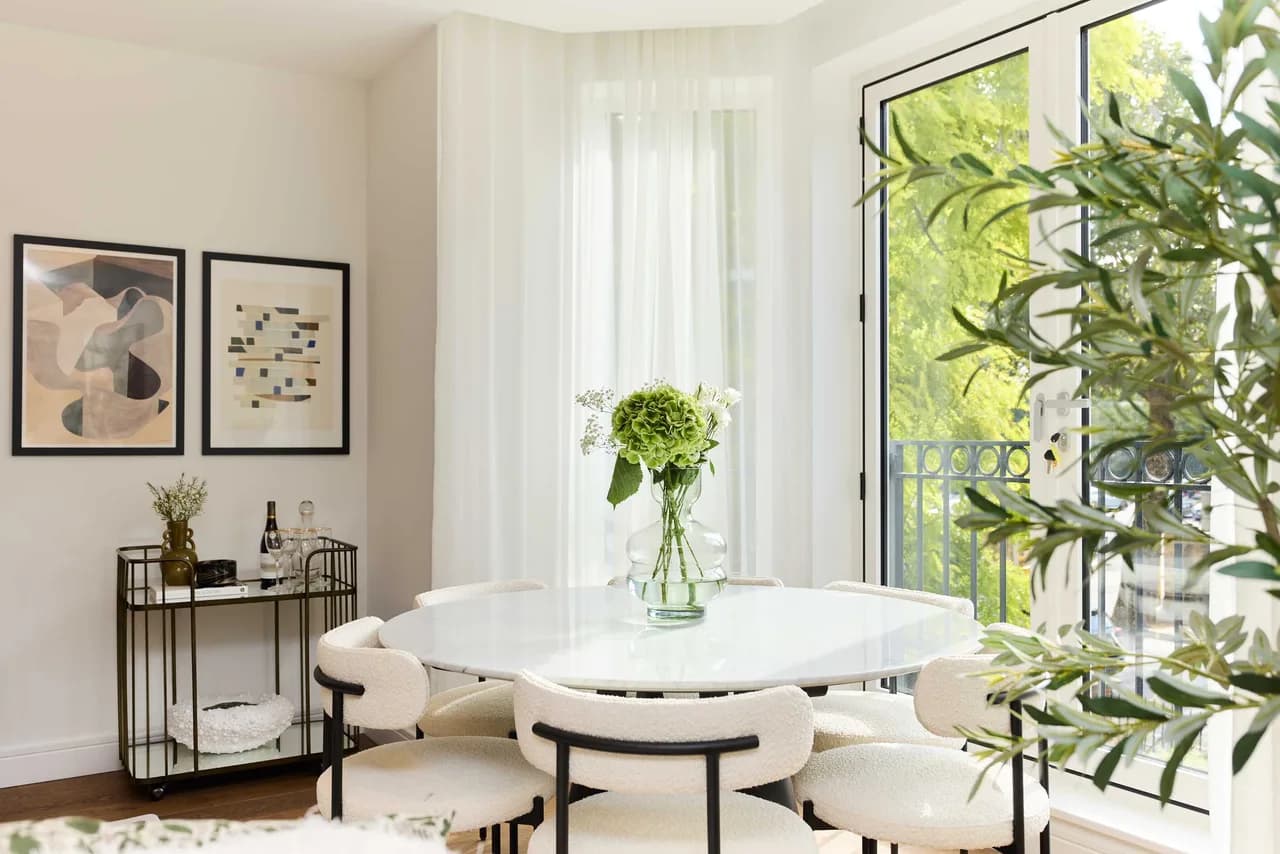 Serene Two Bedroom Escape in London, photo 3