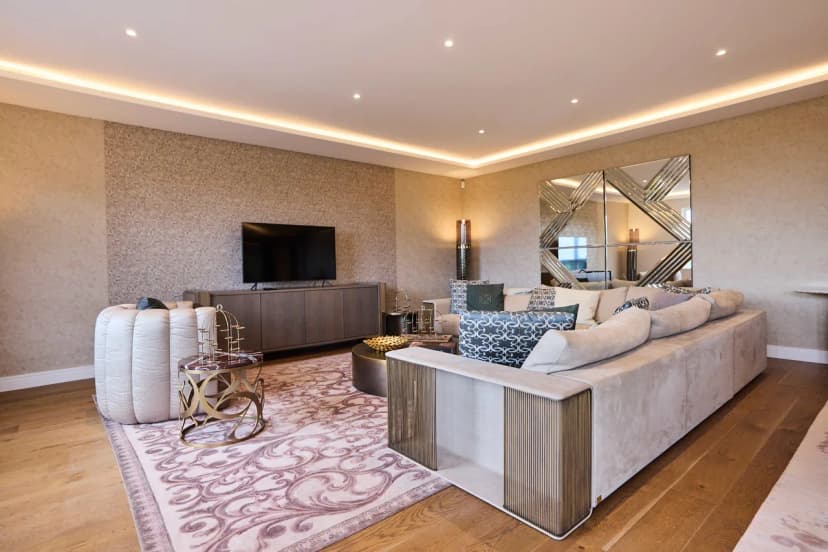 Chic Three Bedroom Retreat in Central London