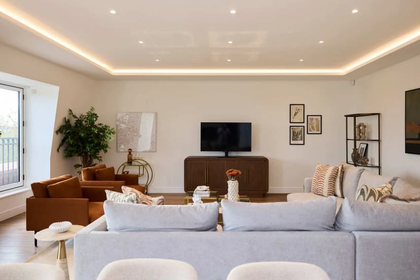 Terrace Penthouse with City Views in London