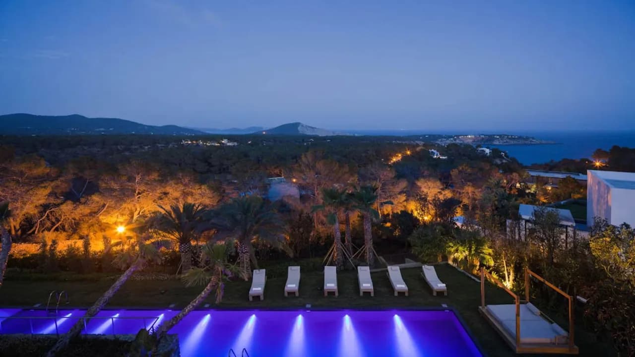 Escapada Elegante en Ibiza con Piscinas, foto 4