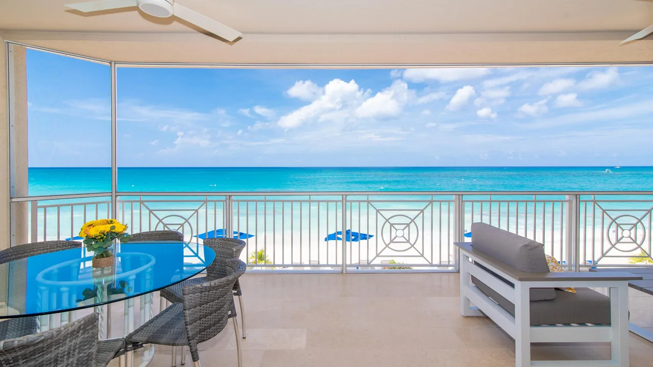 Laguna del Mar #15 | Oceanfront 3BR Condo | Seven Mile Beach, Foto 2