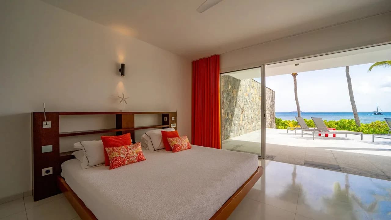Oceanfront Villa With Direct Beach Access photo 3