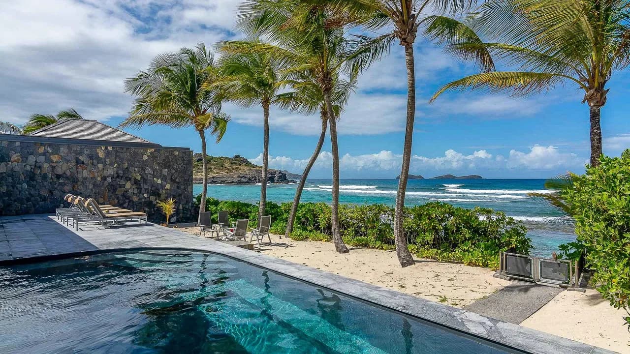 Oceanfront Villa With Direct Beach Access photo 5
