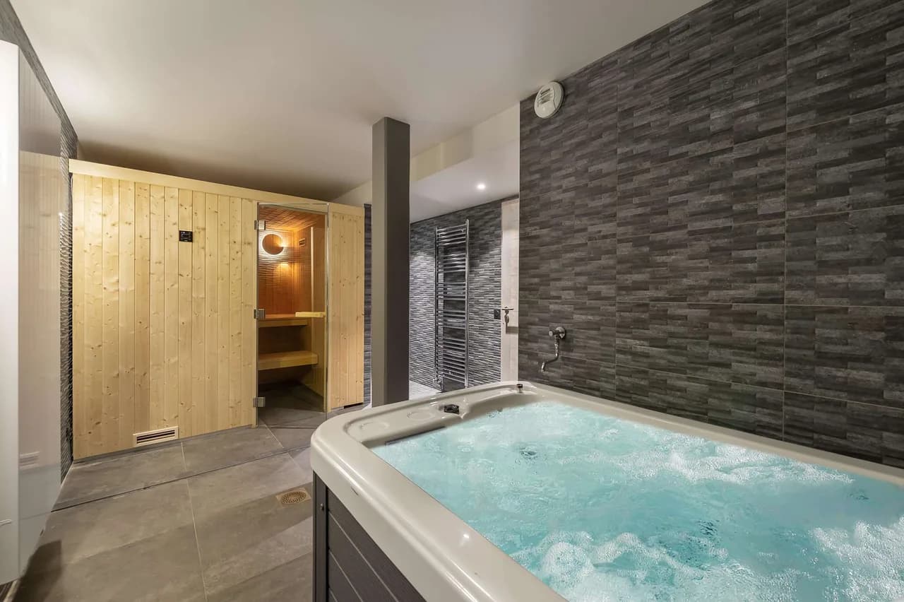 Méribel Chalet With Outdoor Jacuzzi photo 5
