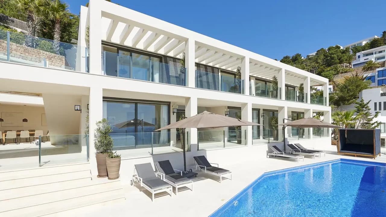 Villa junto al mar cerca de Santa Eulalia