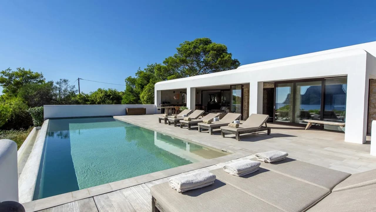 Retiro contemporáneo con vistas al mar