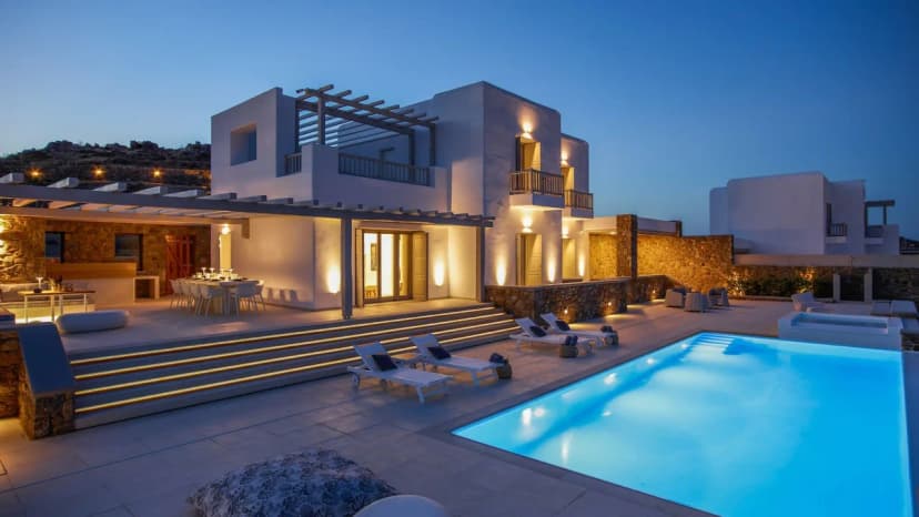 Artistic Hideaway With Infinity Views