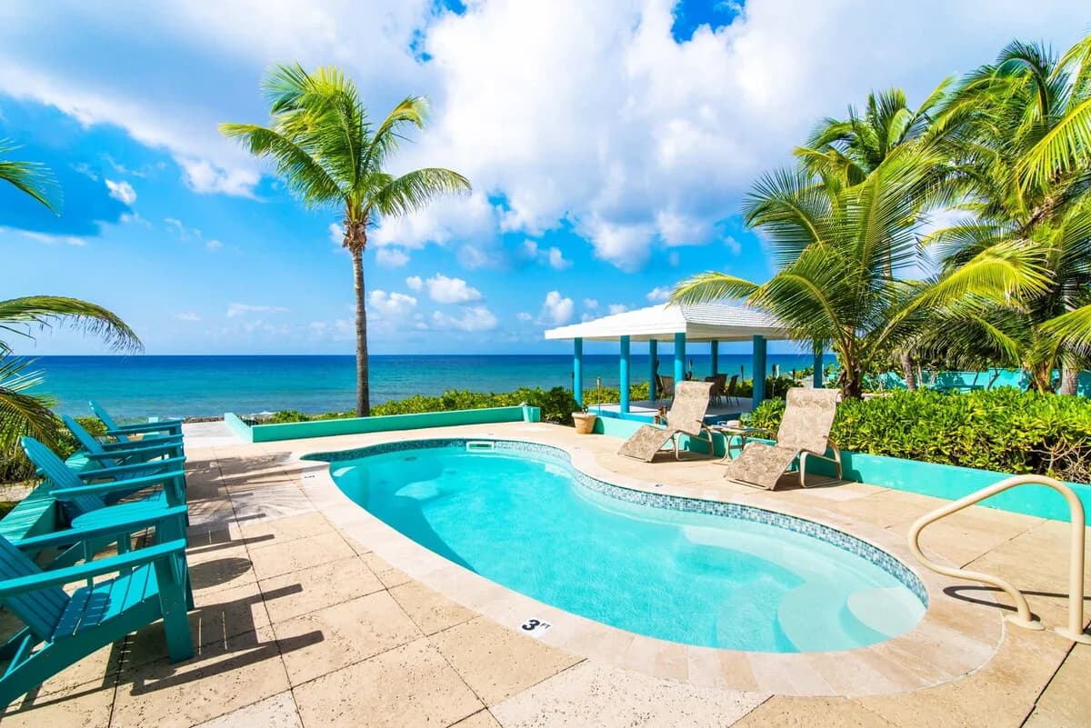 Oceanfront Five Bedroom Villa in Grand Cayman photo 2