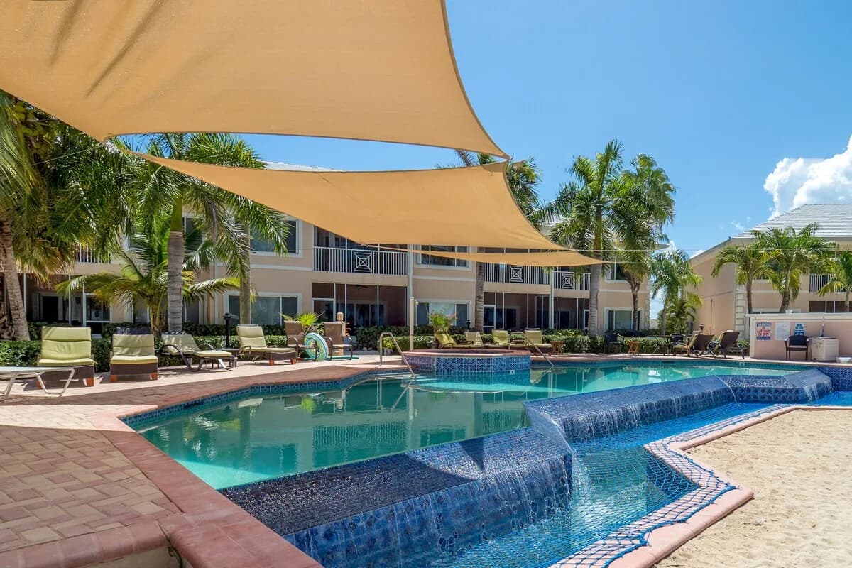 Ocean View Beachfront Villa in Grand Cayman photo 2