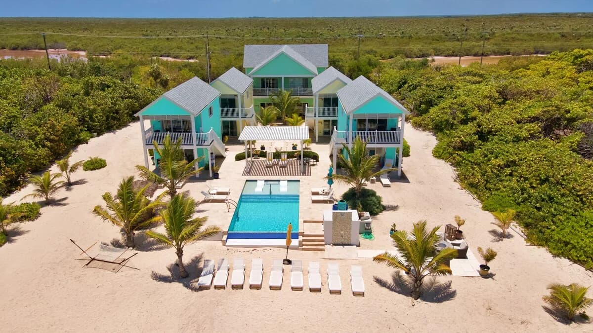 The Blue Iguana Oceanfront Studio Cottage in East End photo 4