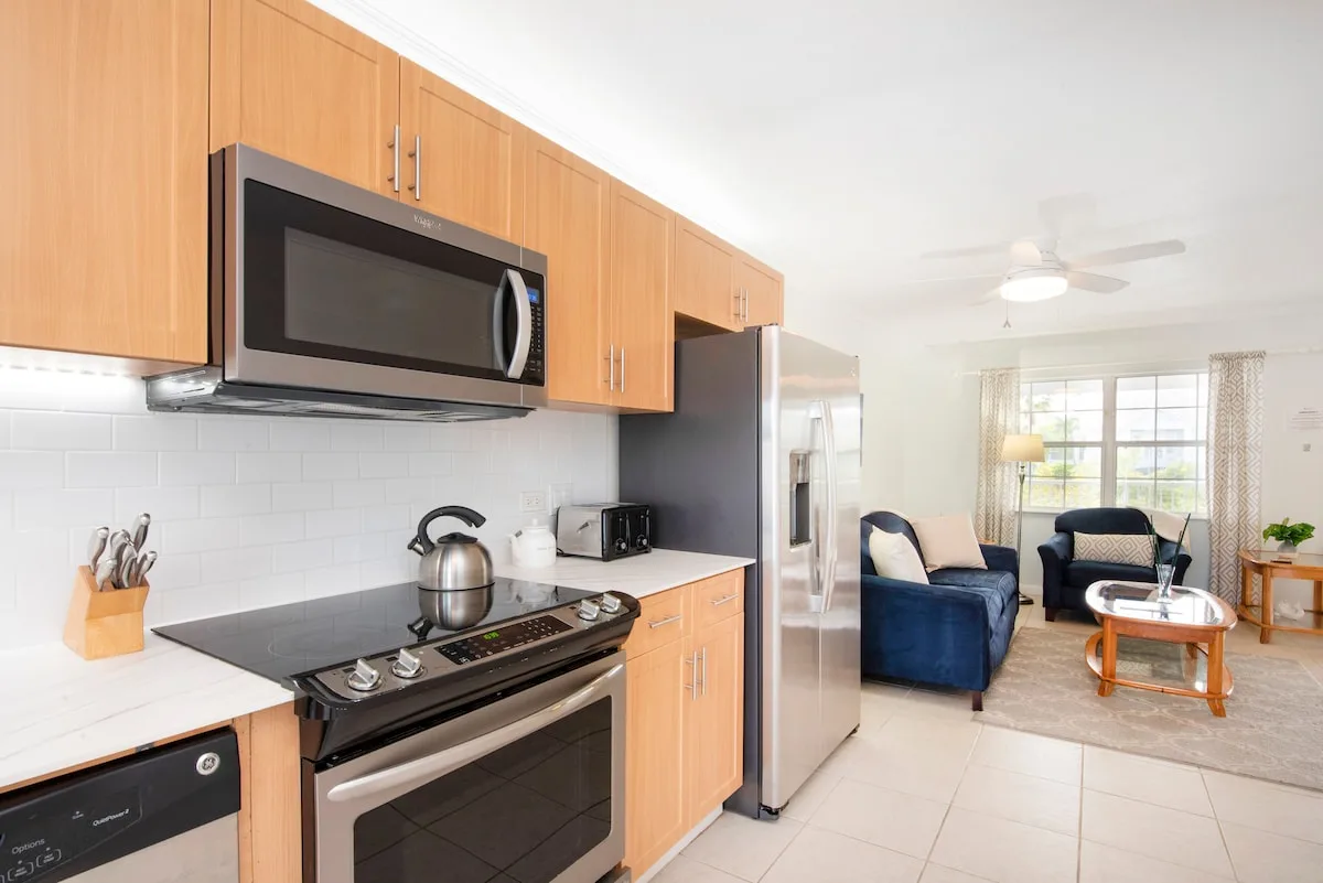 Snug Harbour View #8 – 2BR/2BA Canal Front Condo by Seven Mile Beach photo 4