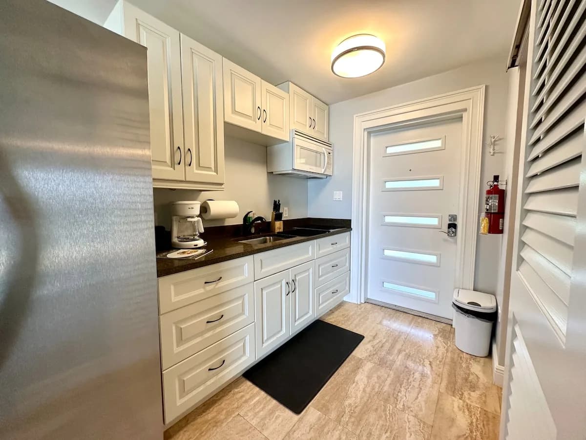 Seven Mile View #3A - Oceanfront Studio & Pool photo 5