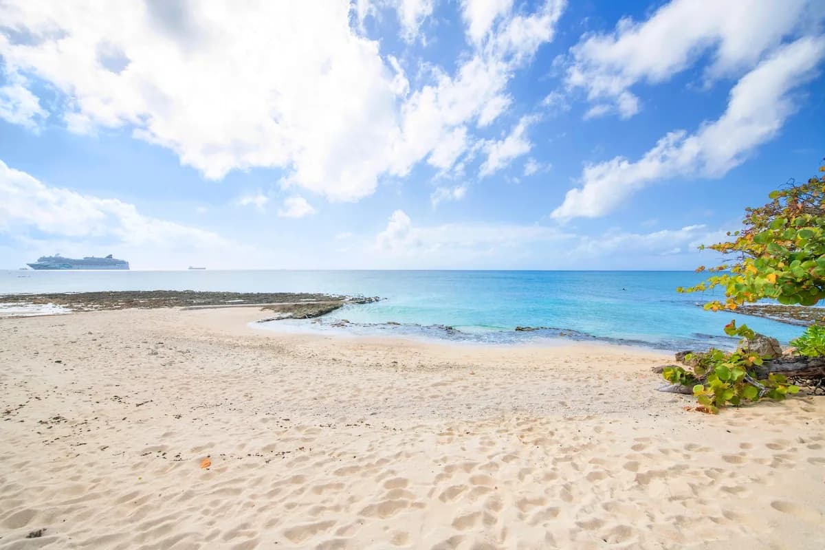 Grape Tree #10 - Luxe 2BR Ocean View Condo on Seven Mile Beach photo 3