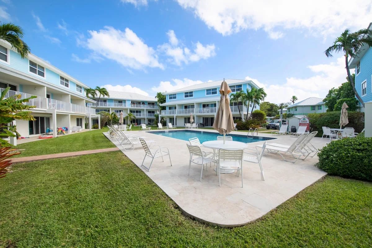 Grape Tree #10 - Luxe 2BR Ocean View Condo on Seven Mile Beach photo 4