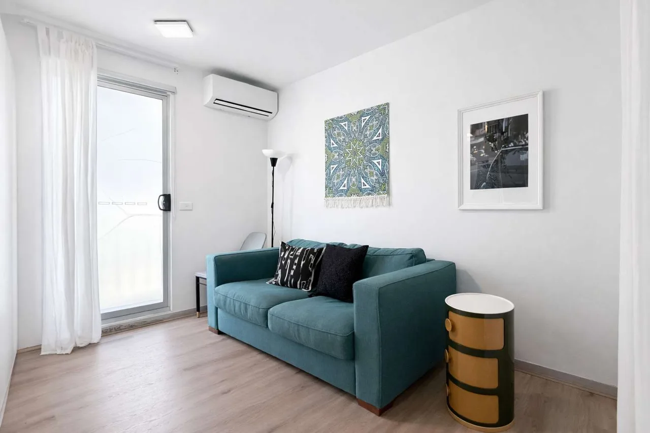 Modern Two Bedroom Retreat in Brunswick Victoria photo 2