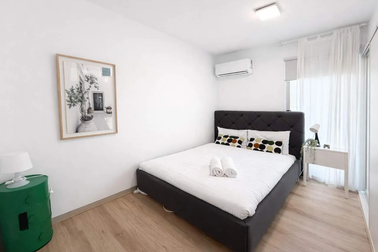 Modern Two Bedroom Retreat in Brunswick Victoria photo 3