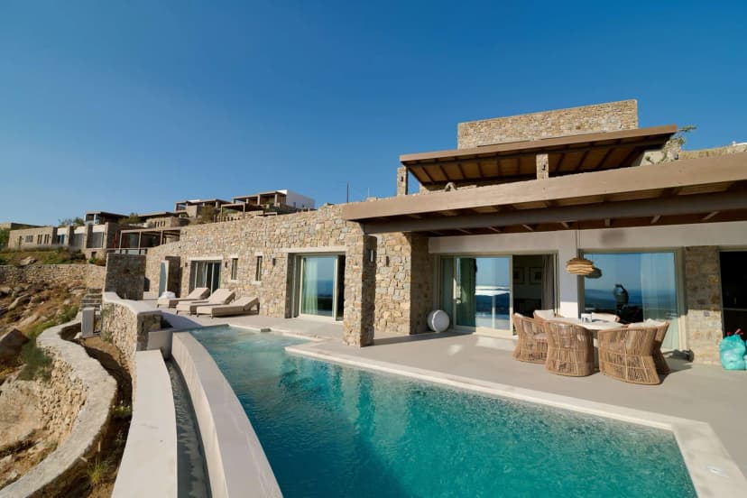 Private Infinity Pool Sea View Escape