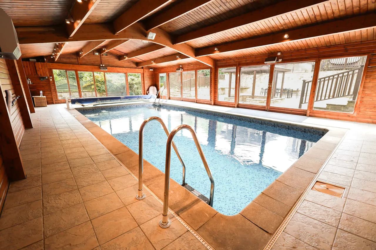 Luxury Retreat with Pool and Hot Tub in Derbyshire photo 2