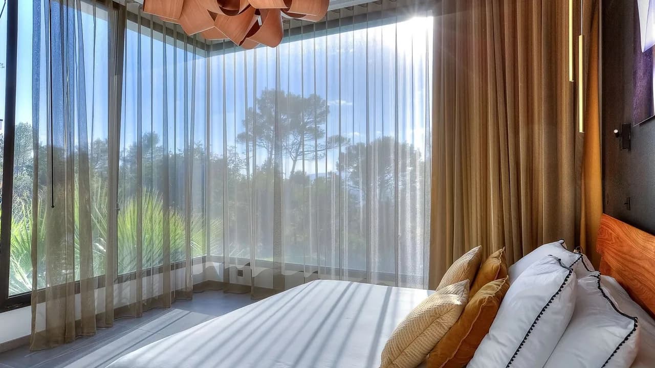 Luxury Villa Overlooking French Hills photo 3
