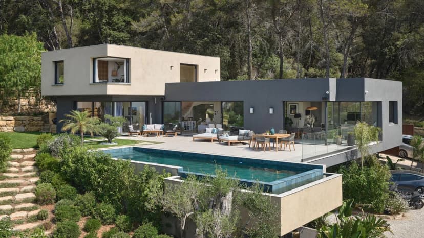 High-end Villa Overlooking Lérins