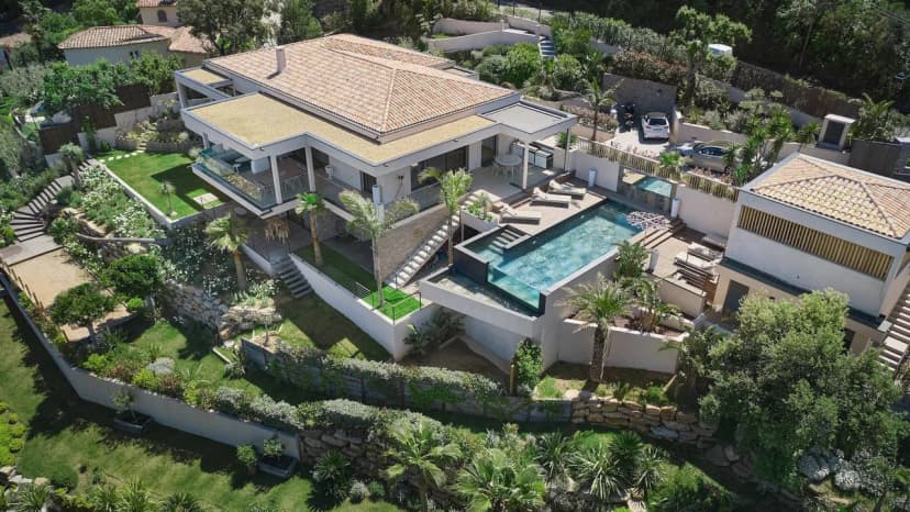 Scenic Luxury Above Saint-Tropez
