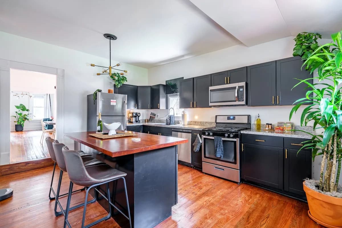 🌿Blue Casita by Jungle House | 5,800+ Reviews | Near Nationwide Arena, OSU & Convention Center | Downtown & Short North | Walkable to High Street | Free Parking  🌿 Blue Casita by Jungle House | Walkable to High Street | Near Na photo 4