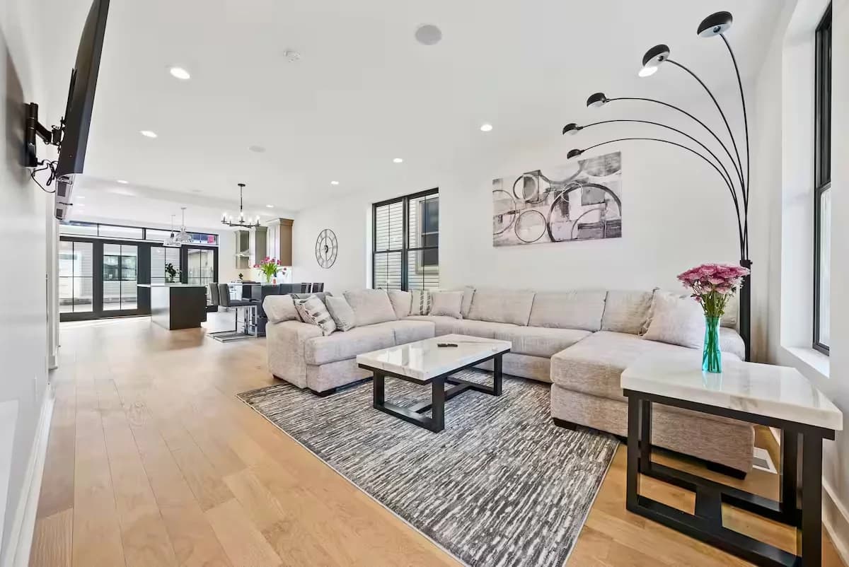 🌿Casa Cielo by Jungle House | Walk to High Street | Near Convention Center, OSU & Nationwide Arena | Downtown & Short North | 5,800+ Reviews | Free Parking photo 3