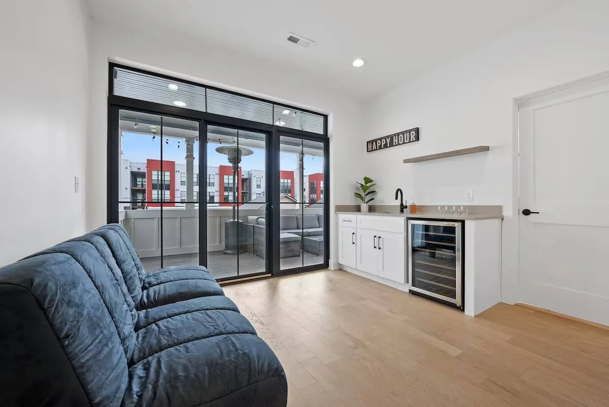 🌿Casa Cielo by Jungle House | Walk to High Street | Near Convention Center, OSU & Nationwide Arena | Downtown & Short North | 5,800+ Reviews | Free Parking photo 4