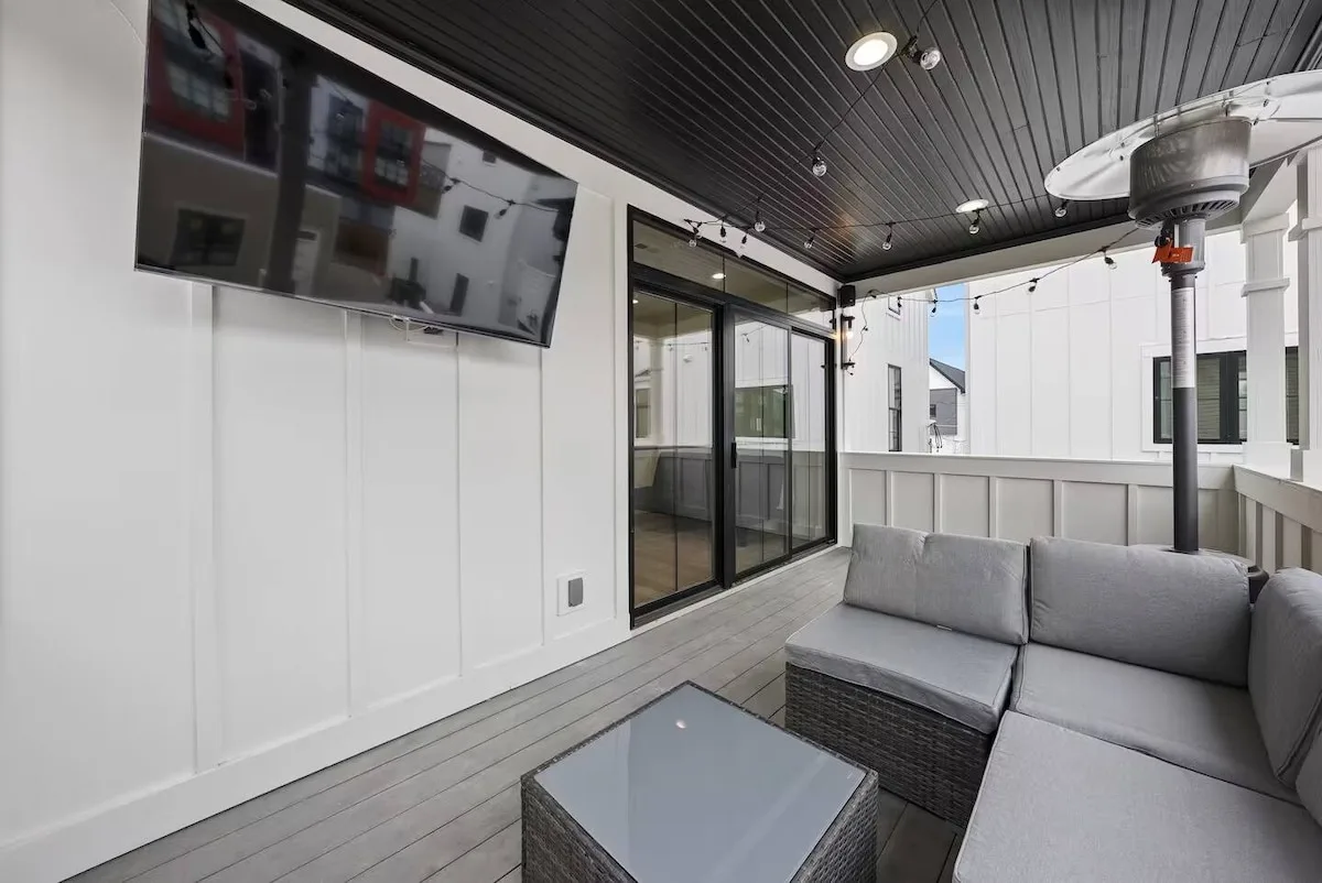 🌿Casa Cielo by Jungle House | Walk to High Street | Near Convention Center, OSU & Nationwide Arena | Downtown & Short North | 5,800+ Reviews | Free Parking photo 5