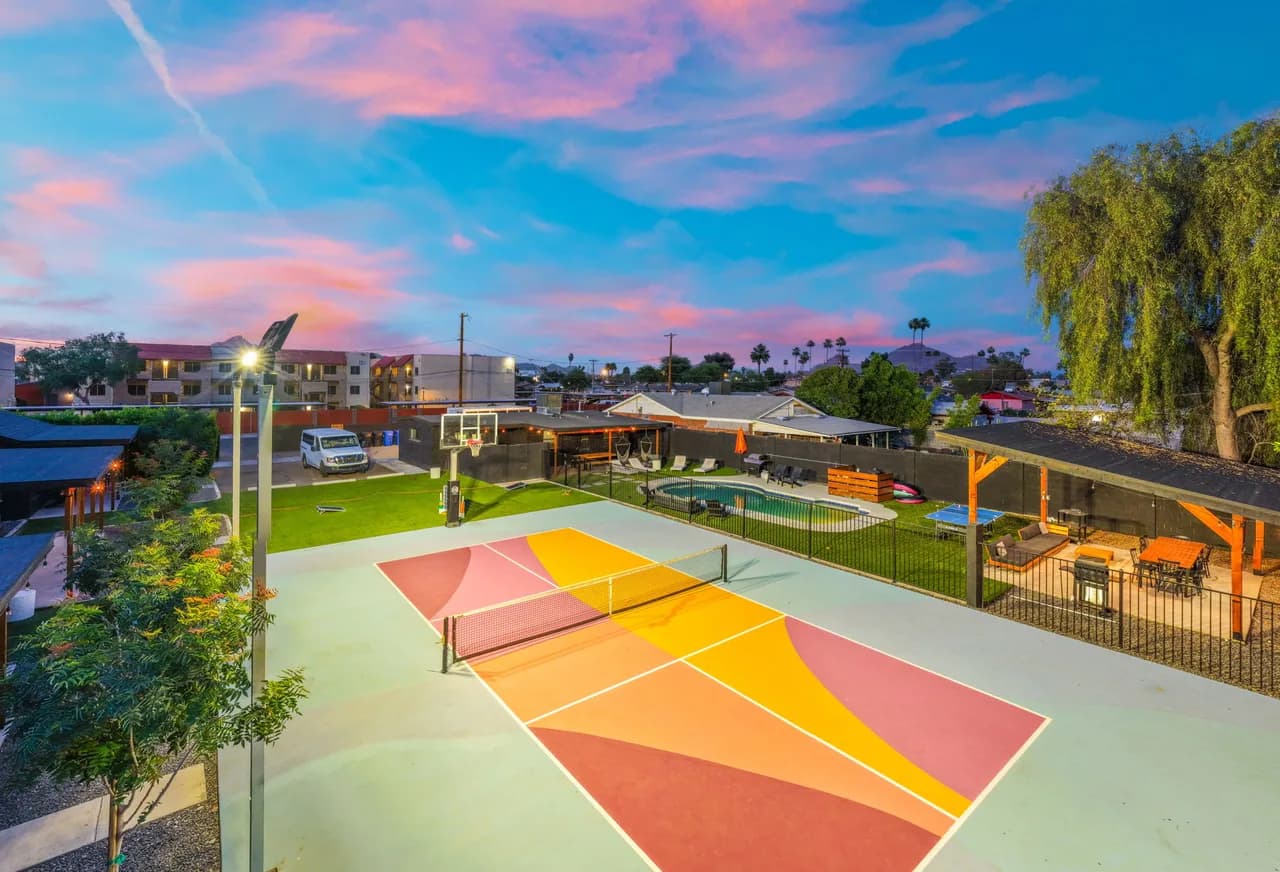 Gemeinsames Kino, Pickleball & Pool | DT Phoenix, Foto 5