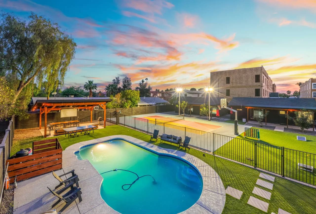 Complex | Theater, Pickleball & Pool in DT Phoenix photo 4