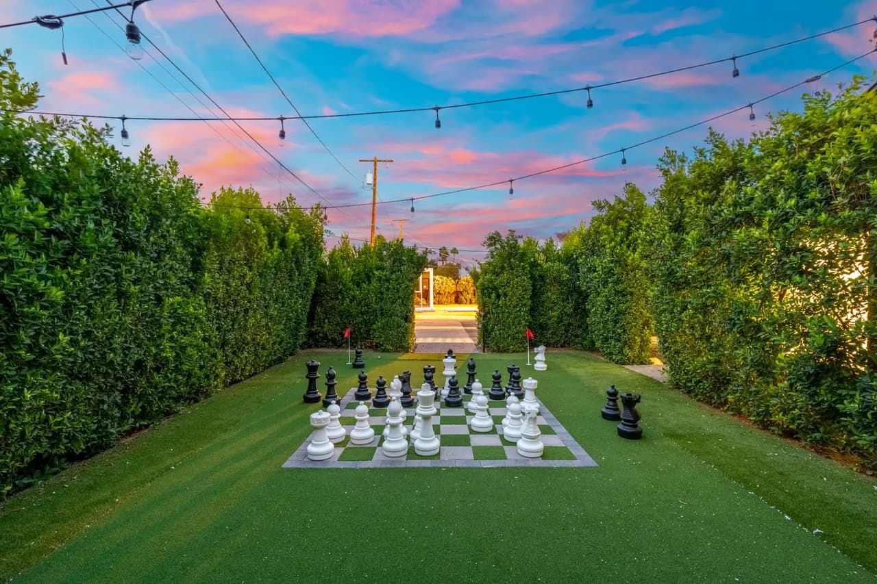 Complex | Theater, Pickleball & Pool in DT Phoenix photo 5