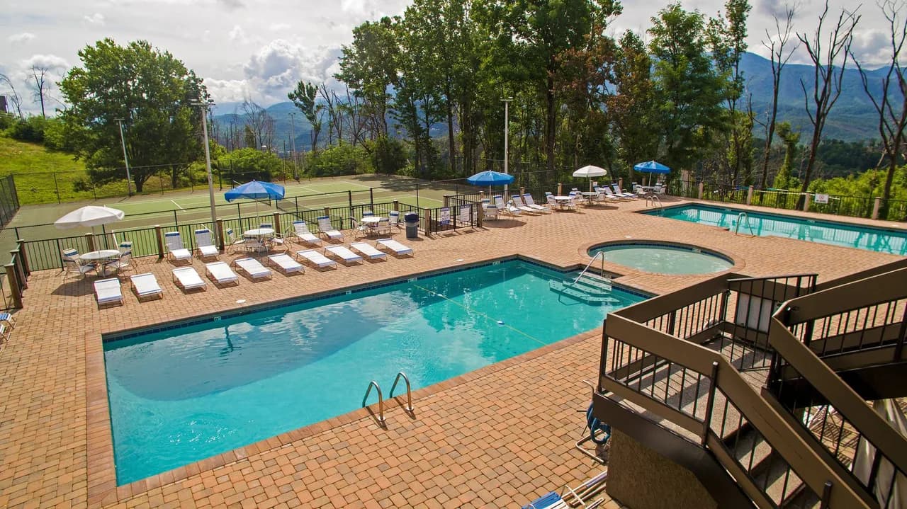Bearfoot Getaway – Hot Tub, Games, Resort Pools photo 2