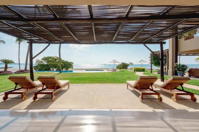 Beachfront Family Villa in Hacienda de Mita
