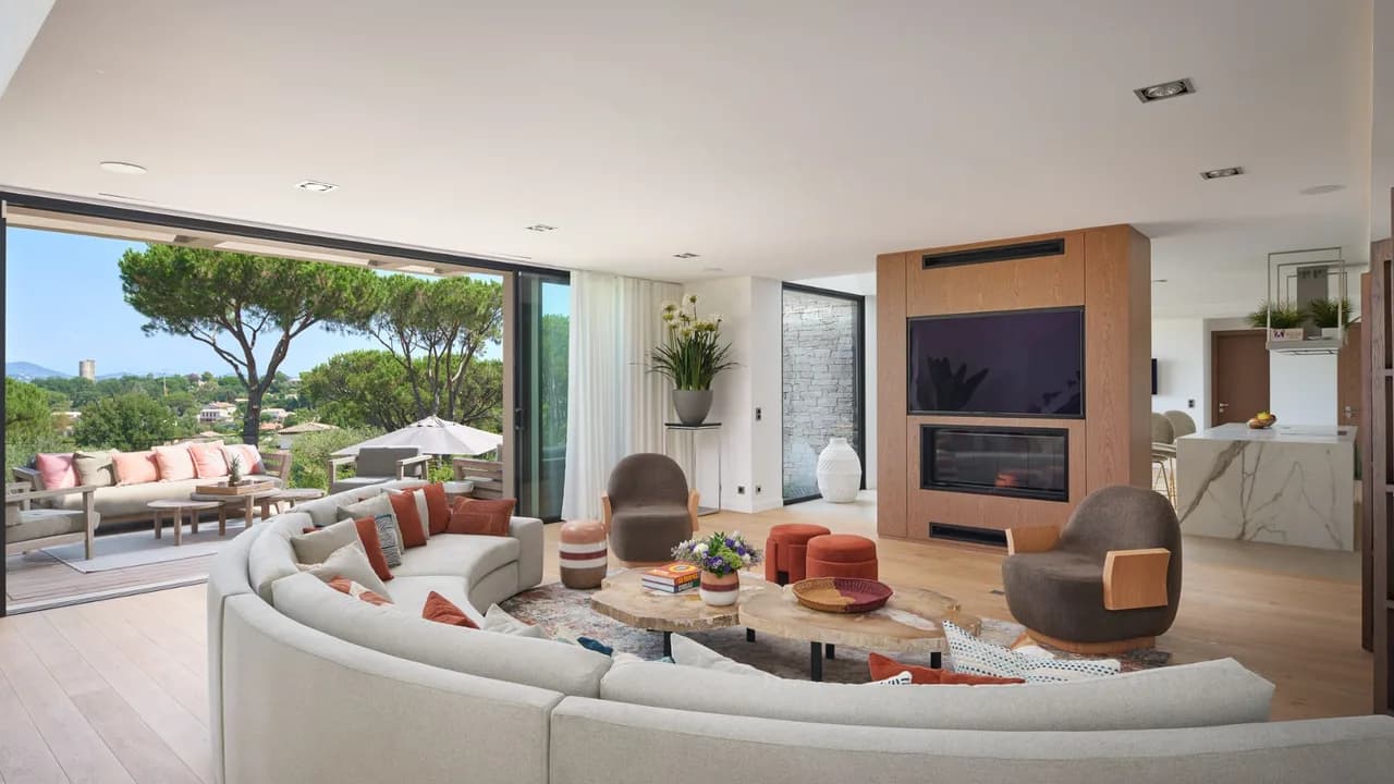 Zeitgenössische Villa mit Blick auf Saint-Tropez, Foto 2