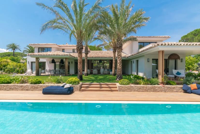 Breathtaking Garden Villa Escape