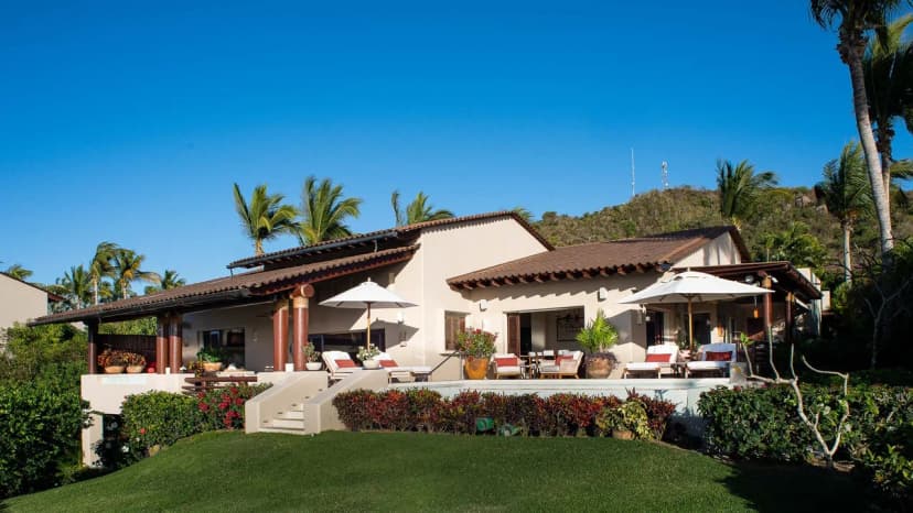 Spacious Villa Near Marieta Islands