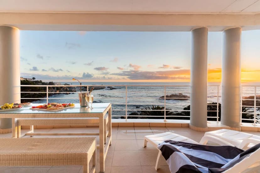 Sunset Azure Apt - Panoramic Views, 2 min to beach