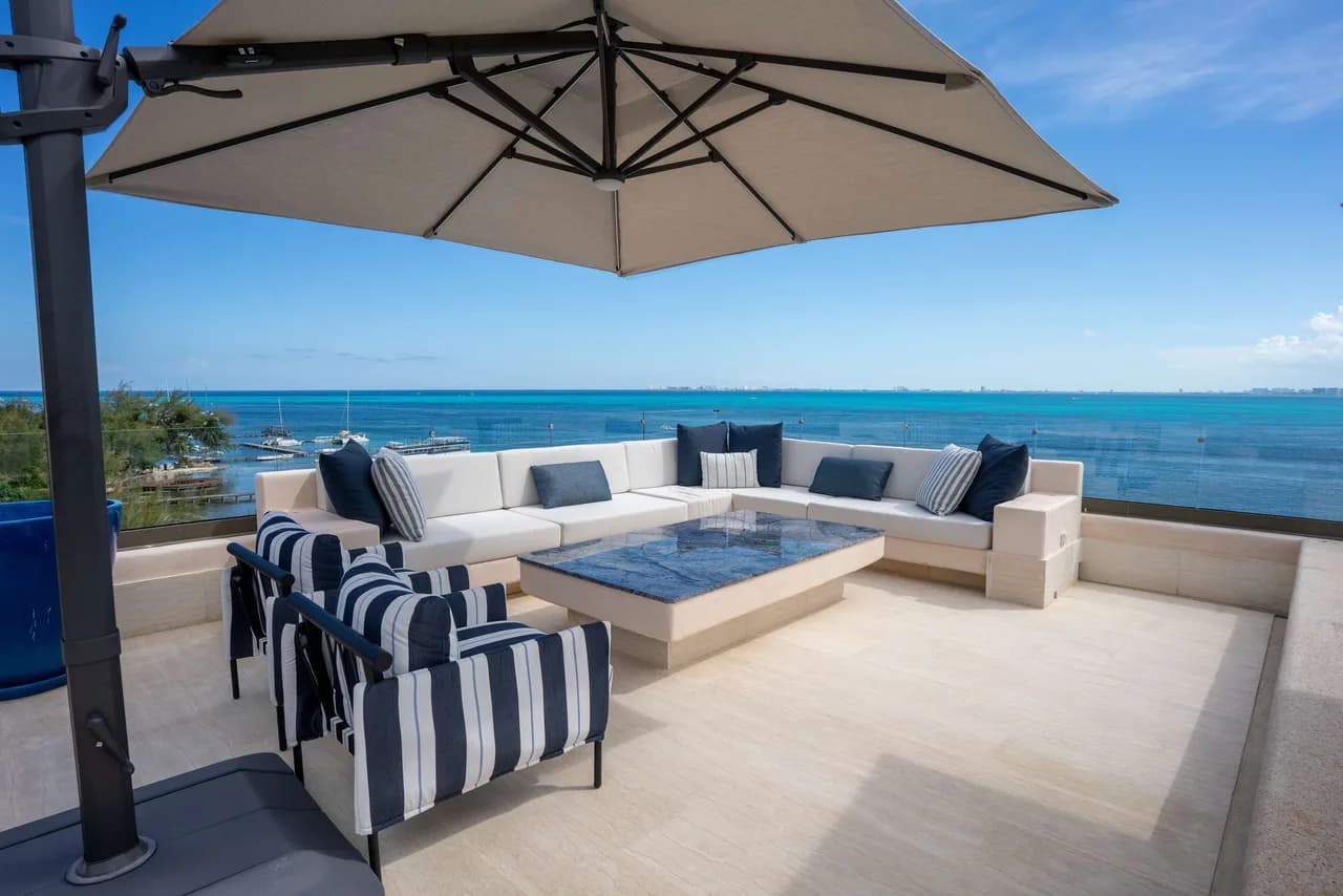 Exclusive Penthouse | 5BR | Private Roof w/ Pool photo 4