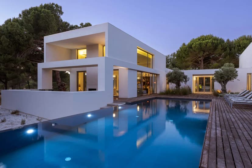 Elegant Villa Retreat With Infinity Pool