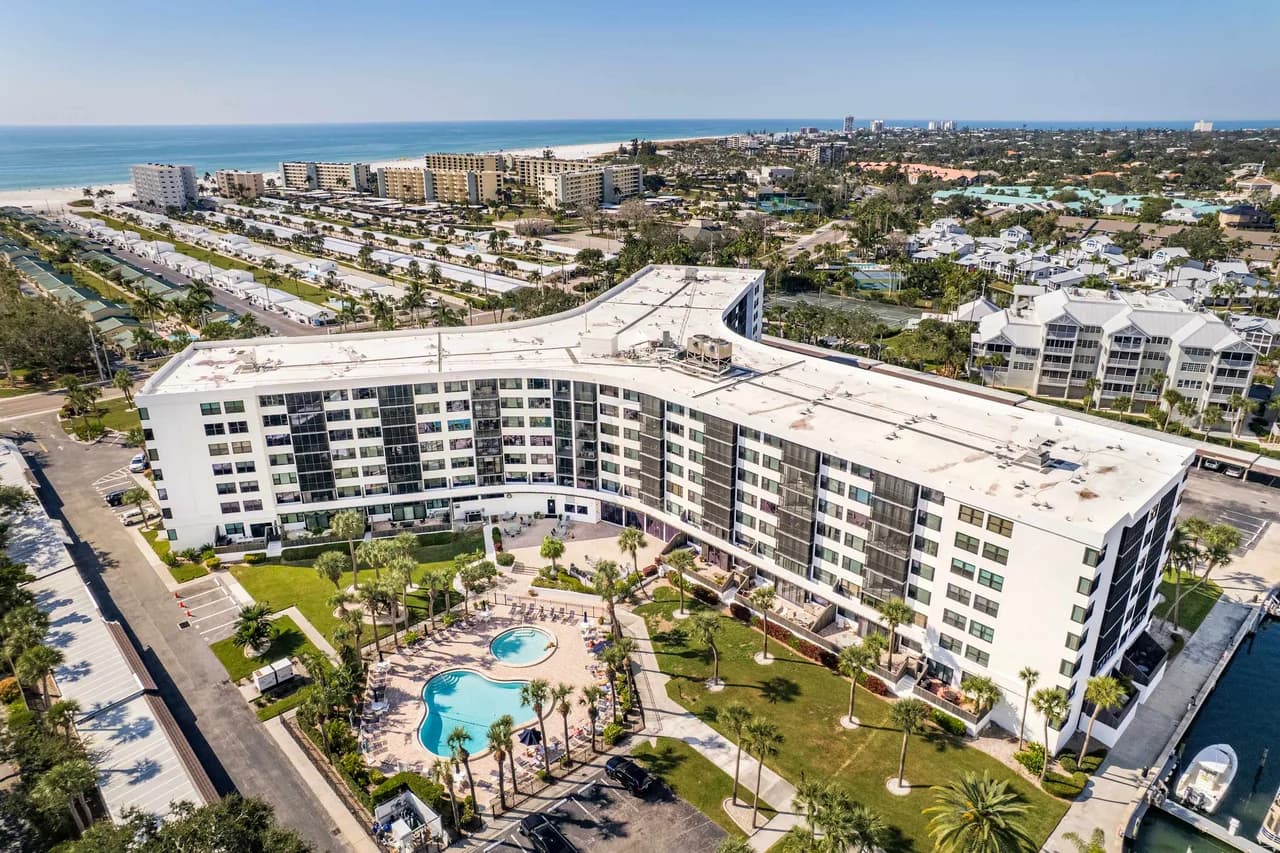 Updated 2-Bed Condo Steps from Beach photo 2