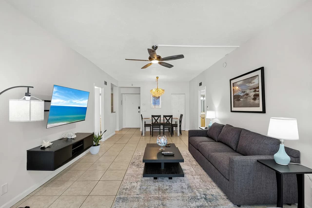 Updated 2-Bed Condo Steps from Beach photo 3